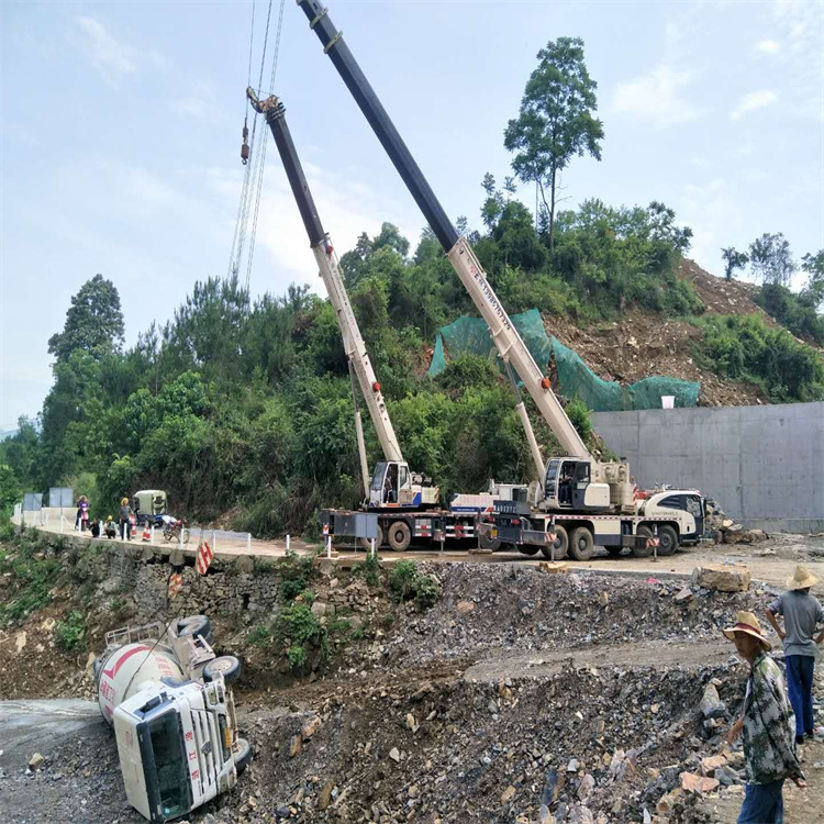 高邑县汽车掉沟里叫吊车救援要多少钱